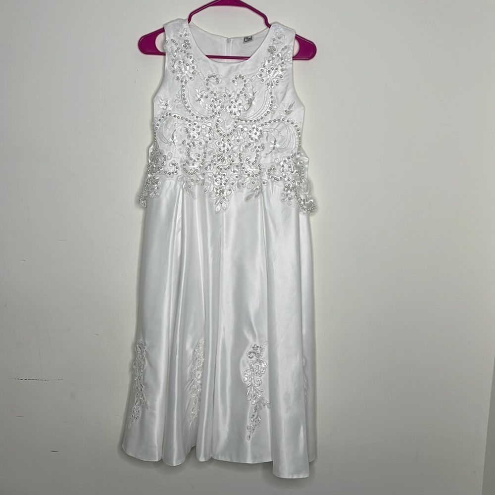 Absolutely Beautiful, full communion outfit for girl.